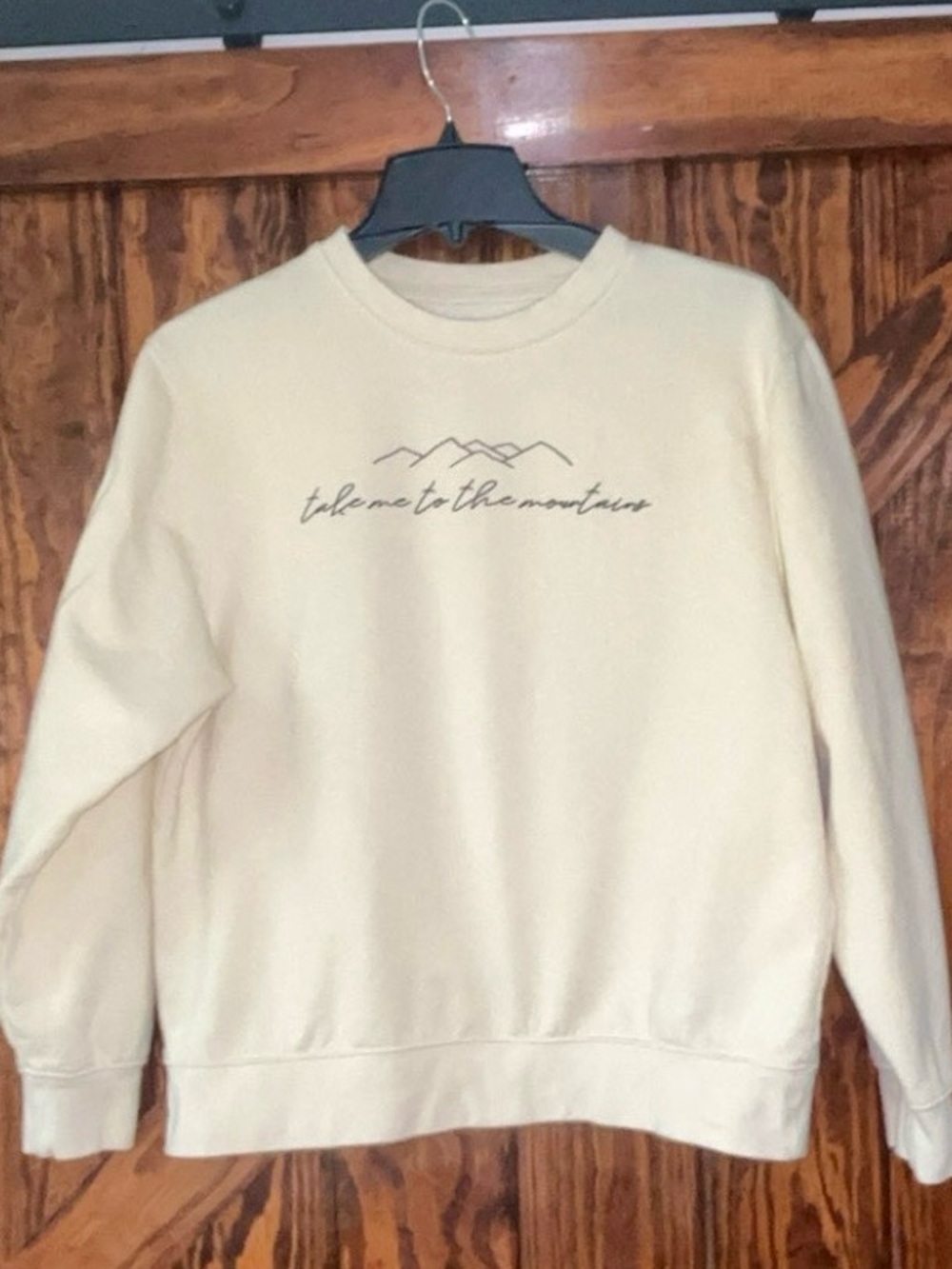 Ivy + ClithCream Crewneck Sweatshirt with Mountain Script